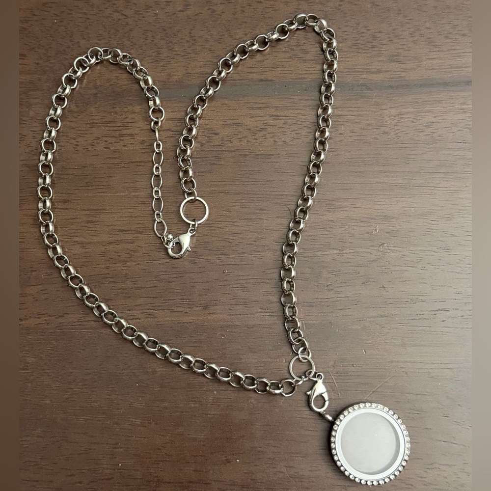 Floating Locket Jewelry - Picture 3 of 9